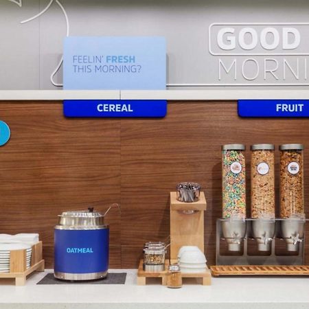 Holiday Inn Express - Alliance By Ihg Екстер'єр фото